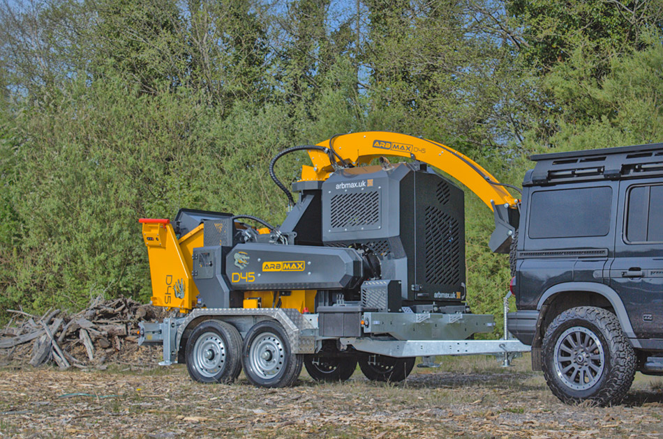 ARBMAX D45X hakselaar op rupsen in het groen ARBMAX D45X hakselaar op rupsen in het groen
