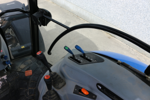 New Holland T4.75S (725u)