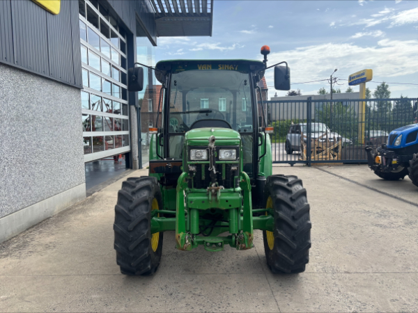 John Deere 5055E