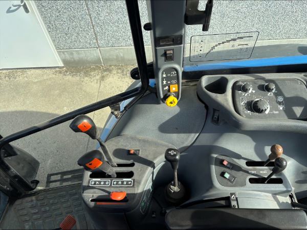 New Holland  TS100