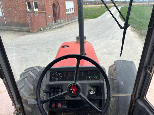 Komt binnen - Massey Ferguson 3065