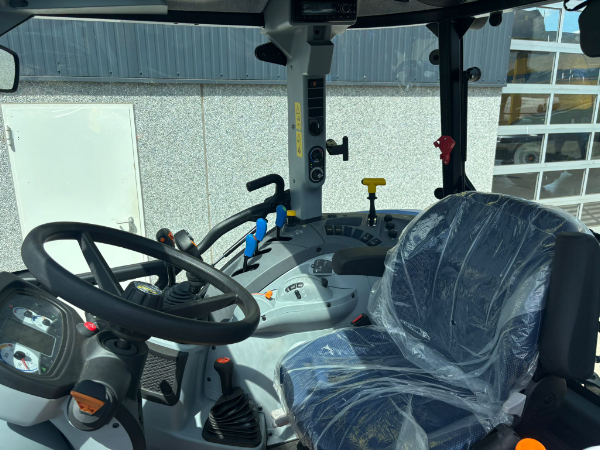 VERKOCHT: New Holland T5.90 Dual Command 