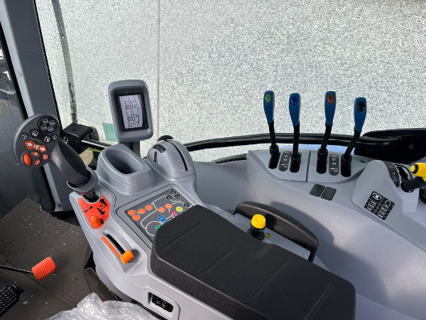 New Holland T6.180 Dynamic Command